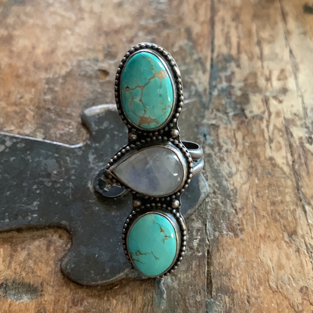 3 stone ring free people size 5 preowned